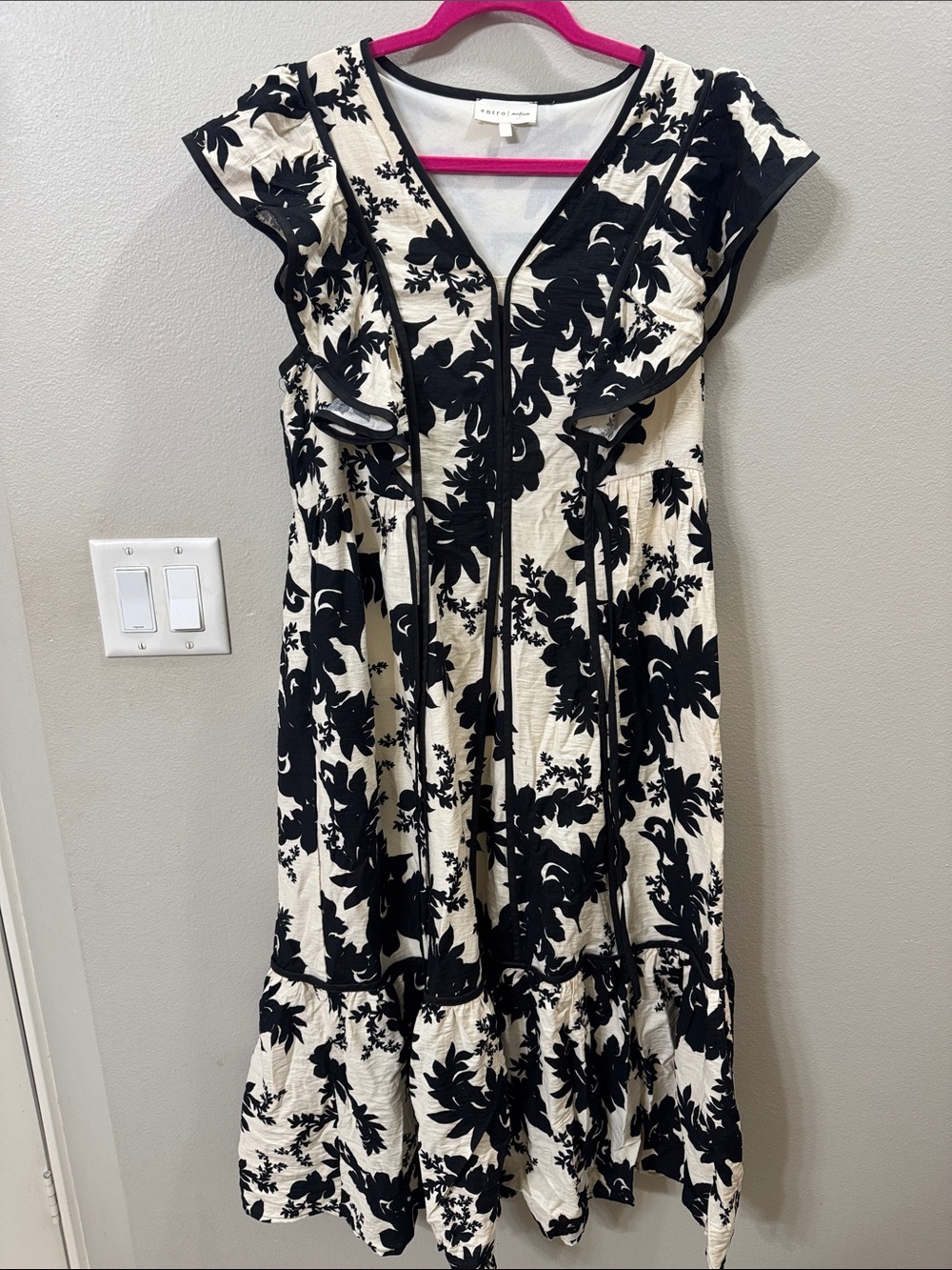 entro Black and Cream Floral Ruffle Midi Dress